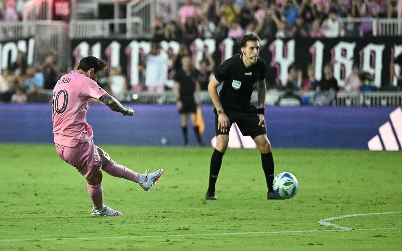 Số bàn thắng sút phạt của Messi là bao nhiêu? Những cột mốc đáng nhớ trong sự nghiệp