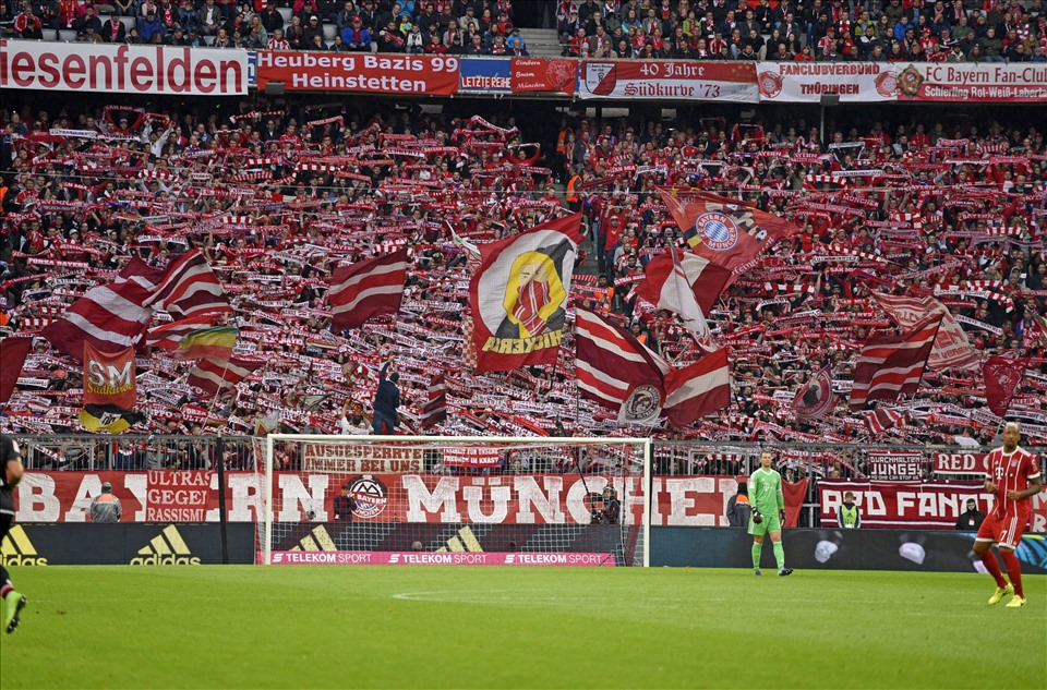 Bầu không khí ở mỗi sân vận động tại Bundesliga luôn chật ních cổ động viên và các tiếng gieo hò không ngớt