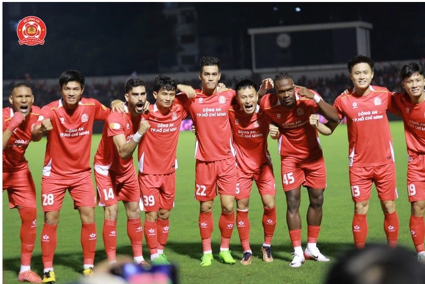 CLB Công An TP. HCM cũng nhận được sự hậu thuẫn của ngành Công An, họ chi nhiều tiền nâng cấp đội hình