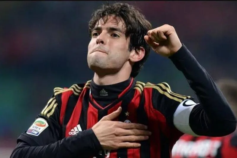 Kaká là biểu tượng của AC Milan thập niên 2000 với lối chơi thanh thoát, tốc độ và khả năng tạo đột biến.