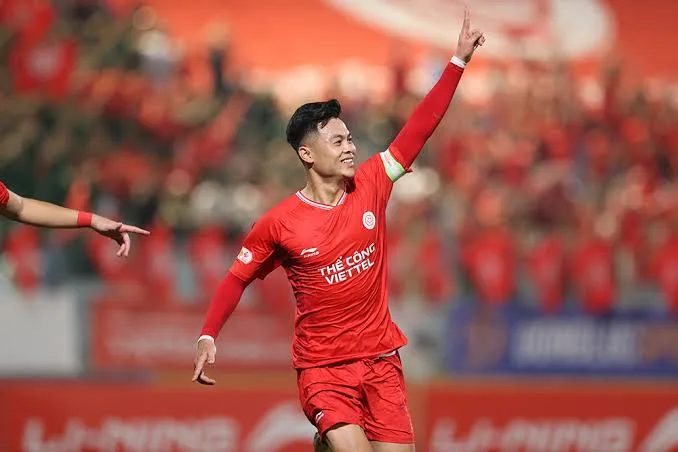 Cầu thủ bóng đá cao nhất Việt Nam